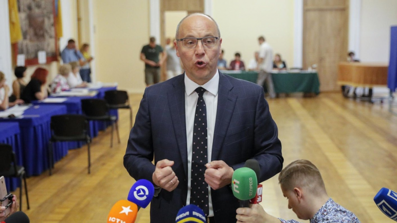 Un diputado Ucraniano, exportavoz del Gobierno, fue asesinado en Leópolis