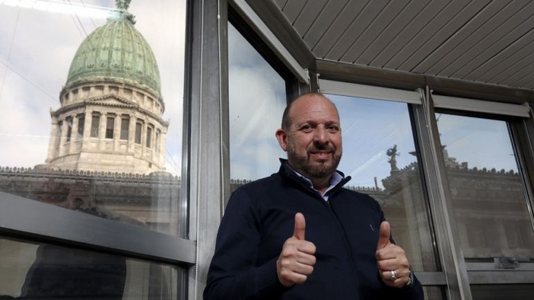Diputado de LLA se escindió y acusó: "Los Menem tienen soldada en la mano la lapicera del poder"