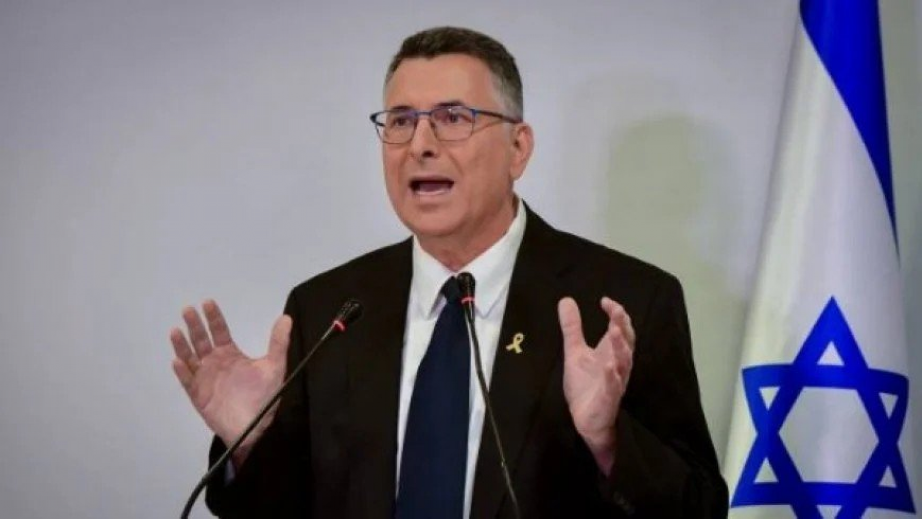 Despues del cruce de palabras con Sanchez , Israel prohibio el ingreso a dos funcionarias