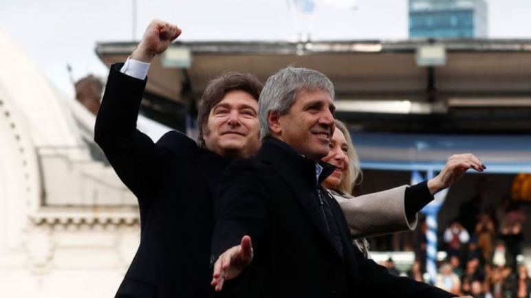 Tras las derrotas, Milei aplica cambios políticos, pero mantiene sin variaciones el plan económico