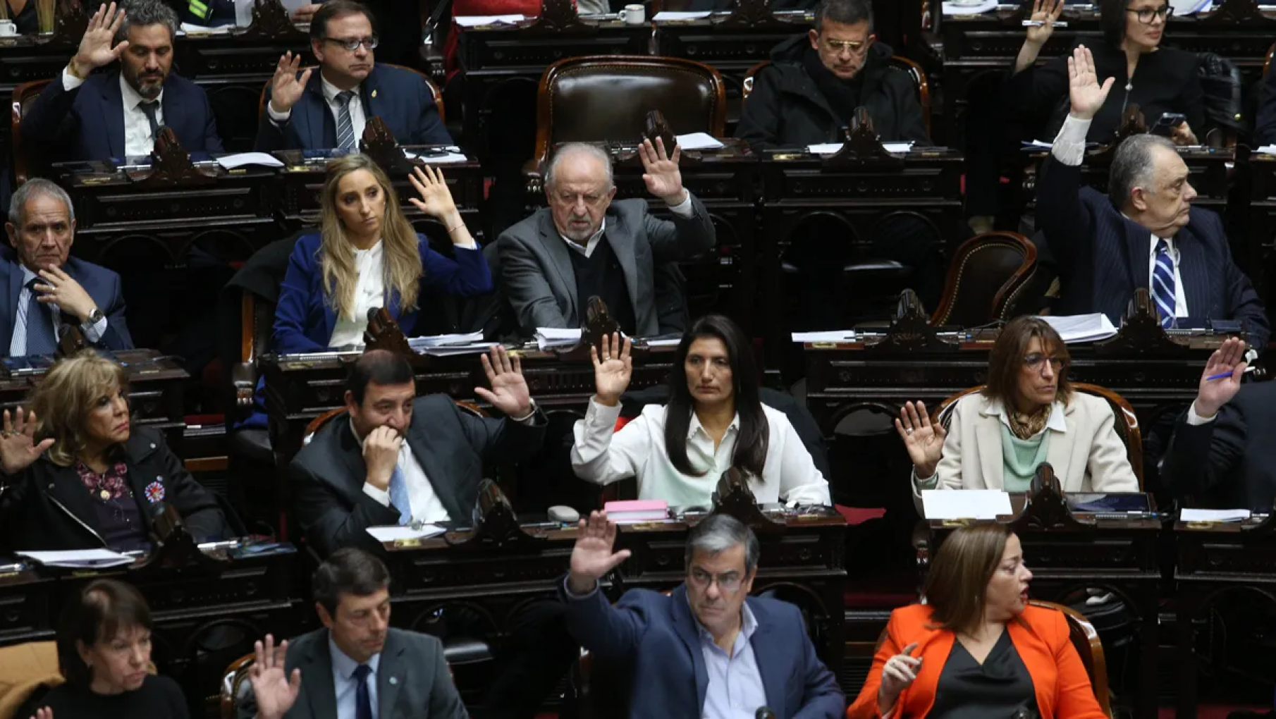 Con el firme proposito de embarrar la cancha , la oposicion seguira marcando la agenda en diputados