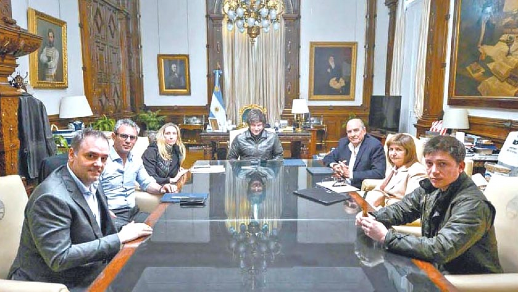 Reunion de Milei con la mesa politica y convoca al gabinete para el dia de hoy