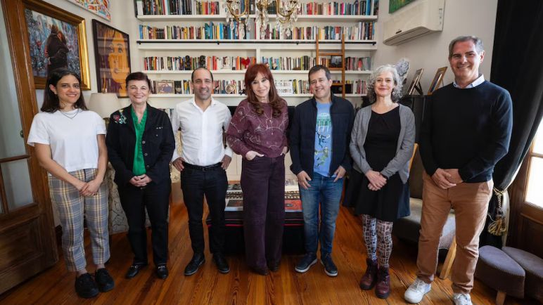 Cristina Kirchner y Axel Kicillof buscan una "foto de unidad" tras los cortocircuitos por la estrategia electoral