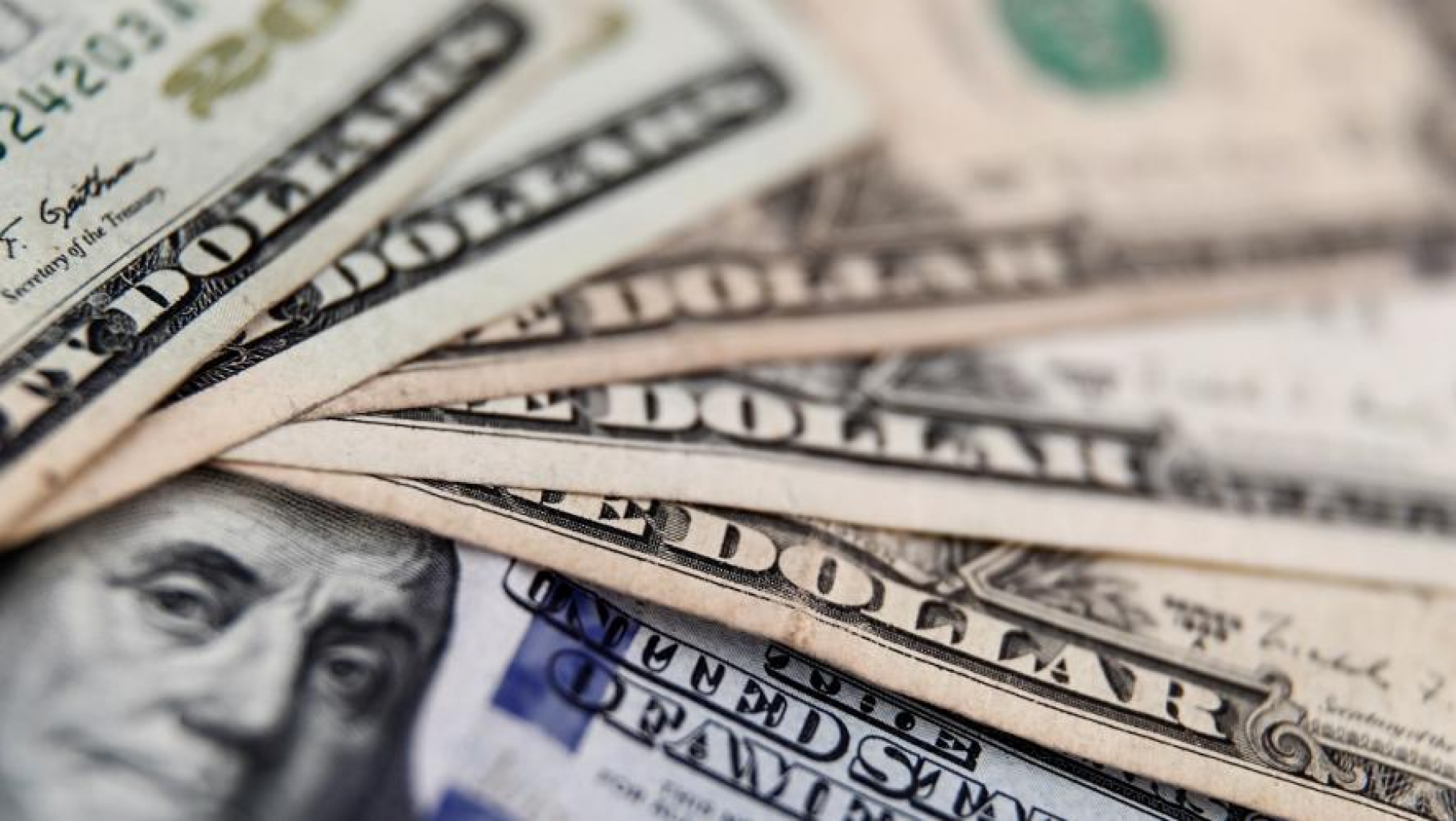 En medio de la volatilidad del dolar , el banco central decreto feriado cambiario el 10/10