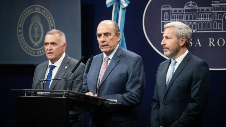 Para avanzar en algunos puntos del pacto de Mayo , se reunió Francos con el Consejo