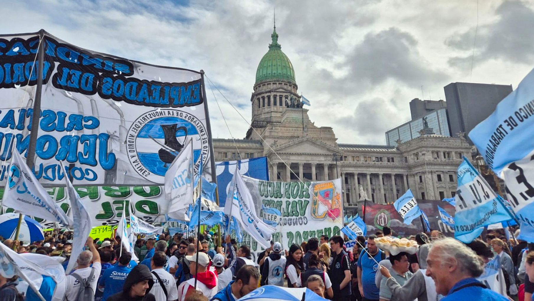 El Gobierno prepara reforma sindical para después del 10 de diciembre