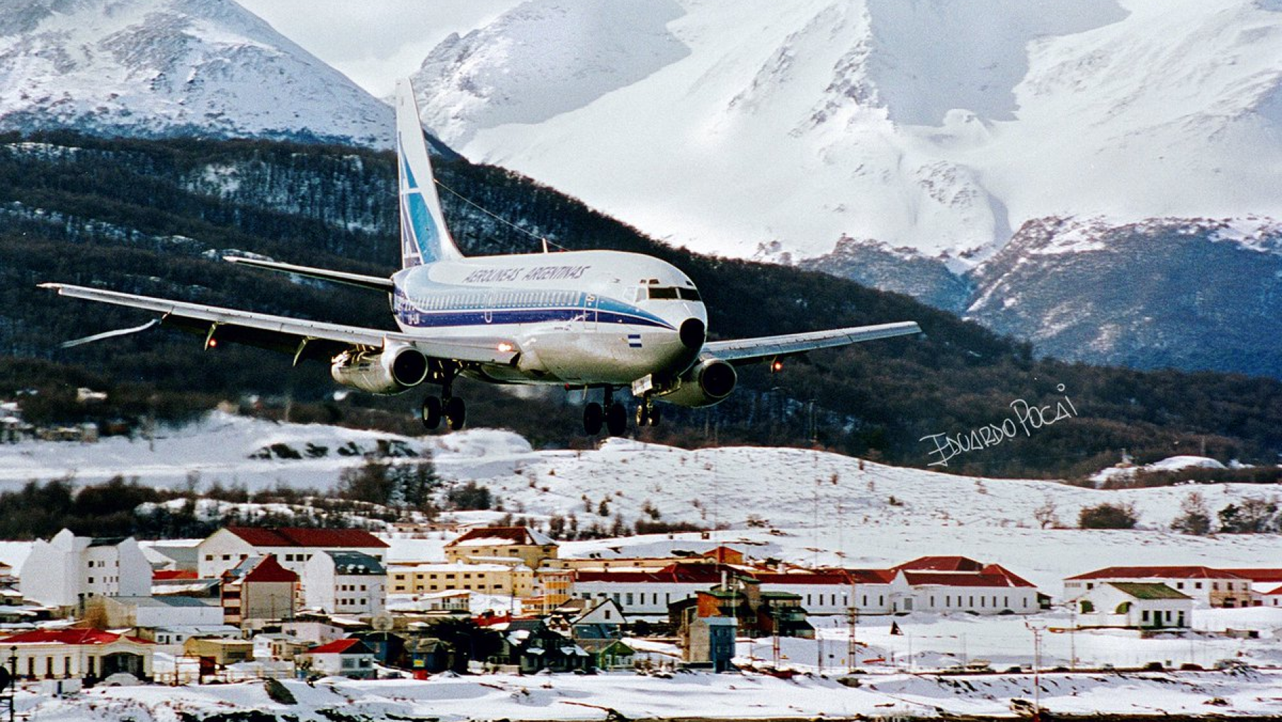 Como es el aterrizaje de avión más complicado en el aeropuerto de Ushuaia