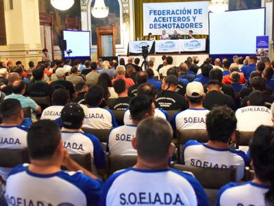 Aceiteros piden "no votar" a legisladores que impulsen una reforma laboral