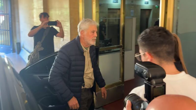 Julio De Vido se entregó en Comodoro Py y fue detenido tras la condena firme por la Tragedia de Once