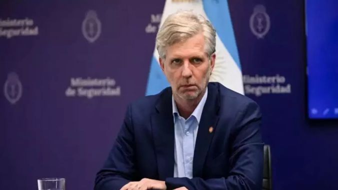 Explota la Interna en la SIDE: Sumario contra el N° 2 por viaje a Azerbaiyán aviva el fuego del espionaje