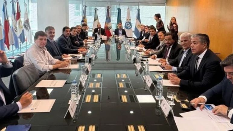 Tensión Nación-Provincias: Transferencias No Automáticas se desploman 32% en noviembre