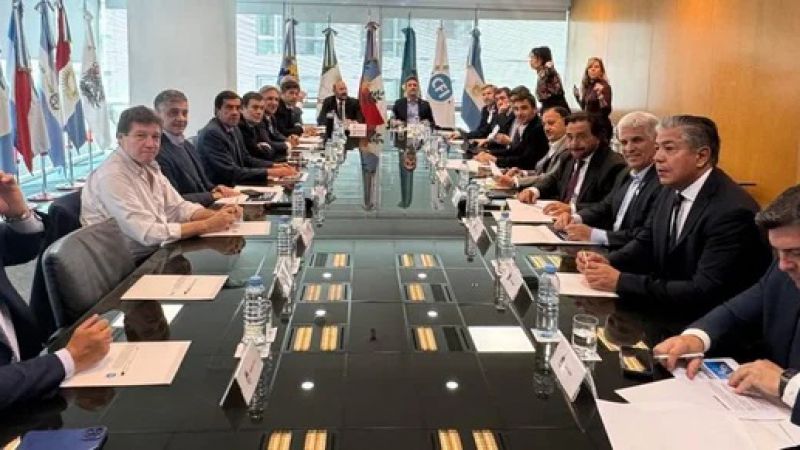 Tensión Nación-Provincias: Transferencias No Automáticas se desploman 32% en noviembre