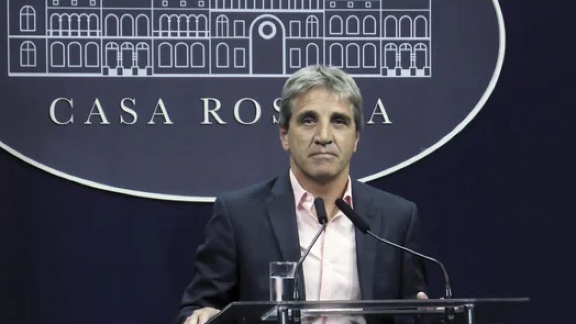 Caputo confirma negociación con bancos por hasta U$S 7.000 millones