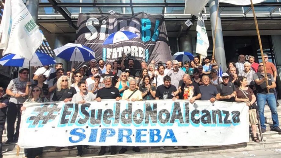 Esto gana un periodista en la Argentina tras 10 años de paritarias negativas