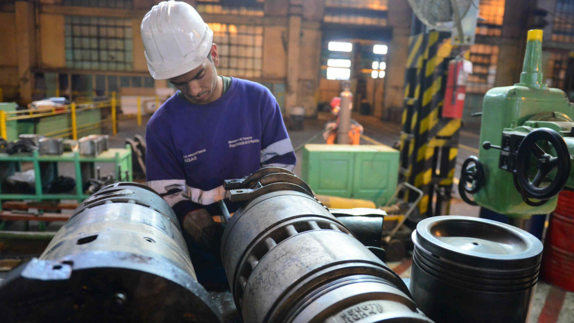 Alerta industrial: la UIA advierte por caída de empleo y freno en la actividad empresarial