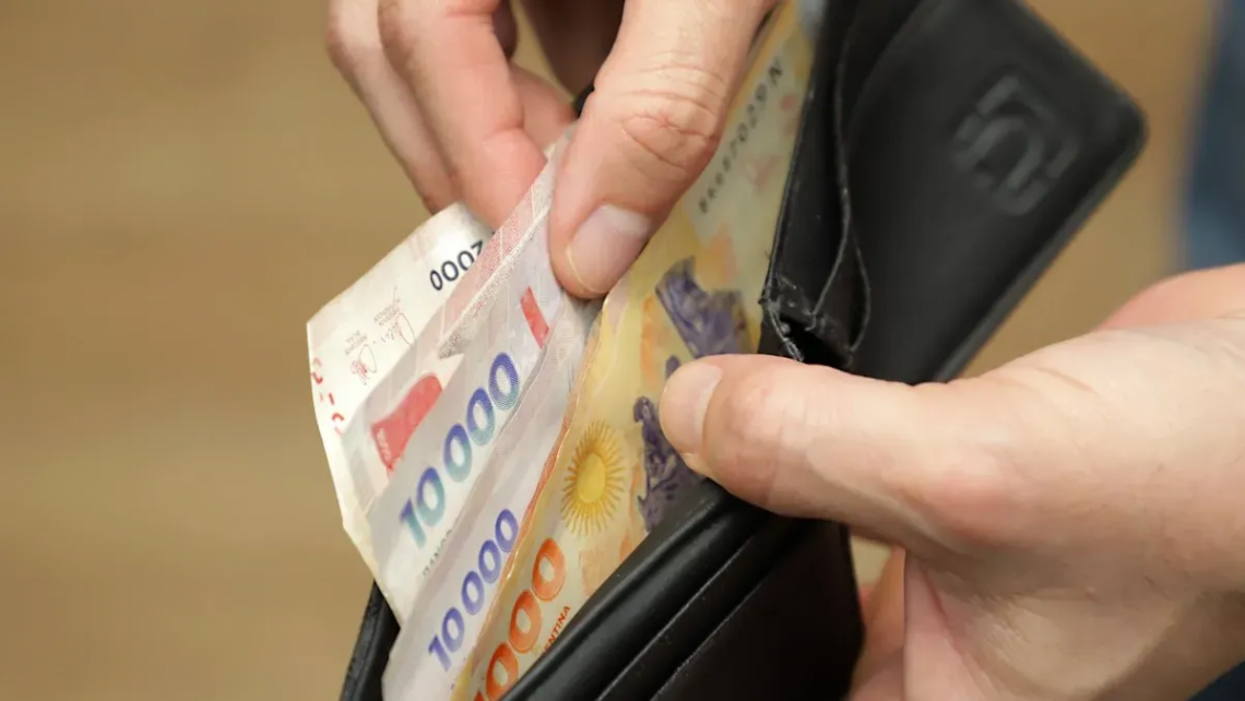 2026 arranca con fuertes aumentos en alquileres, transporte, prepagas y tarifas clave que golpean el bolsillo