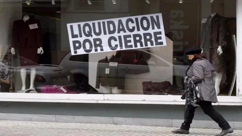 Alerta en las provincias: el consumo no arranca y cierran un local por día en el sur