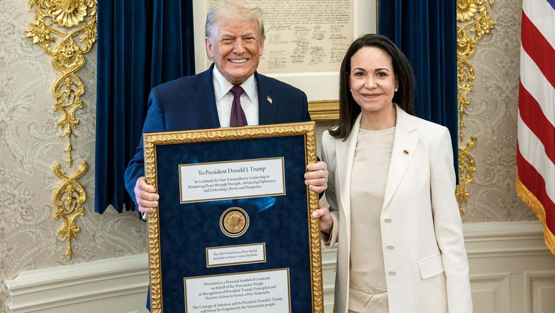 Aunque Trump elogió a Delcy Rodríguez, Corina Machado le entregó su Nobel de la Paz