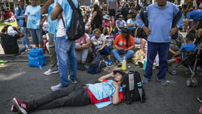 Milei ajustó salarios y jubilaciones y sostuvo la ayuda social