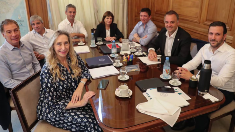 Mesa política define temario de extraordinarias en Casa Rosada