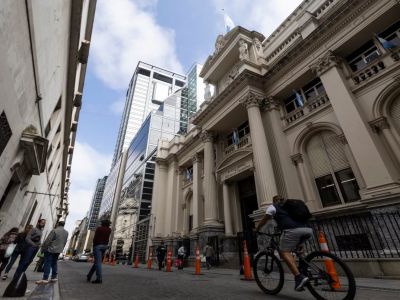 El BCRA sumó más de US$5.000 millones en enero y el oro rompe el techo