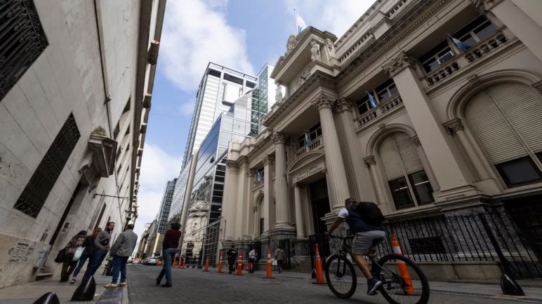 El BCRA sumó más de US$5.000 millones en enero y el oro rompe el techo