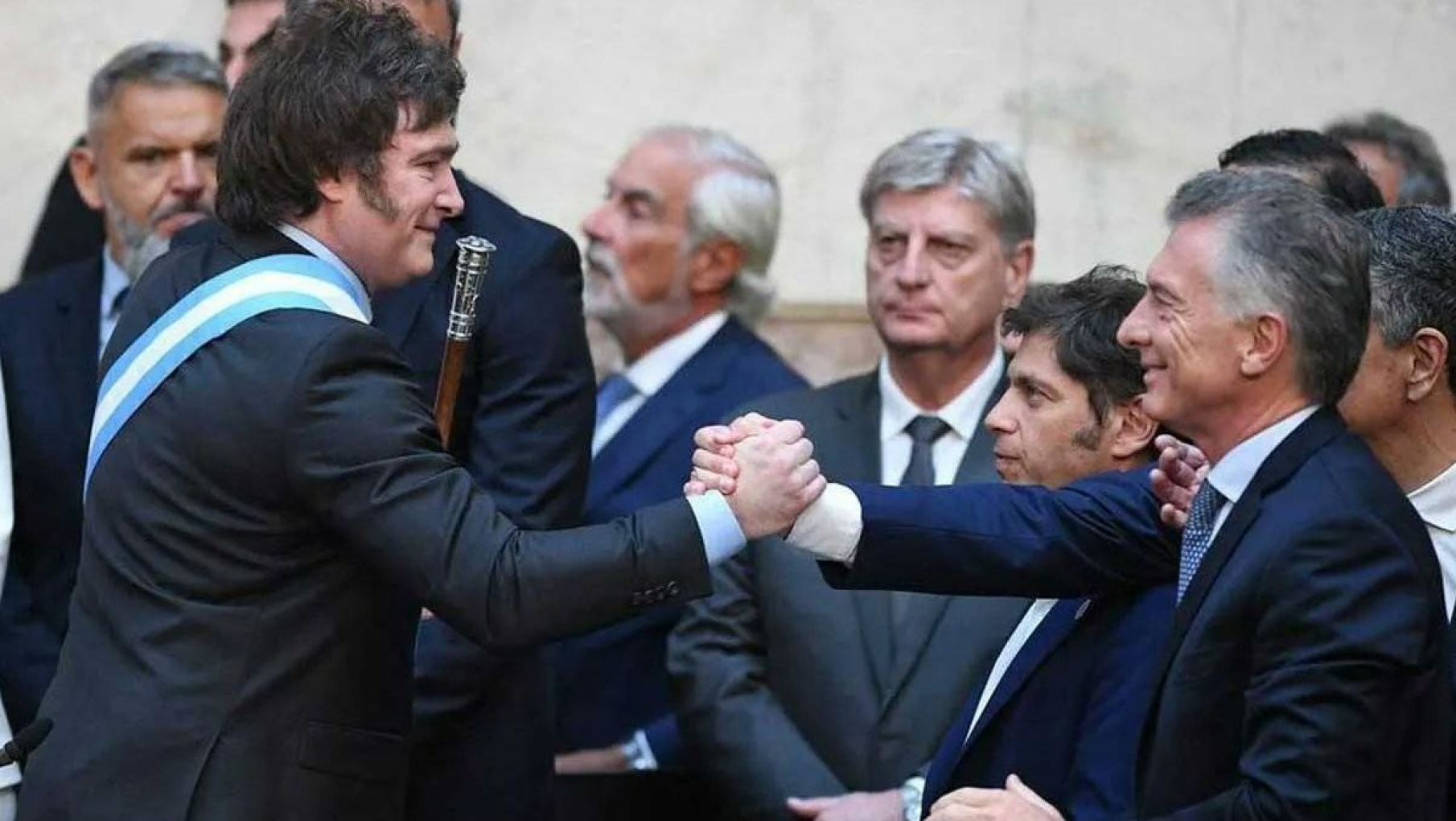 Milei sacó al Estado de la causa sobre el crédito del FMI a Macri, beneficiando a Caputo y Sturzenegger