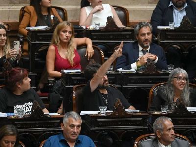 El "gesto del 3%": el picante cruce de Juan Grabois a Karina Milei en pleno recinto