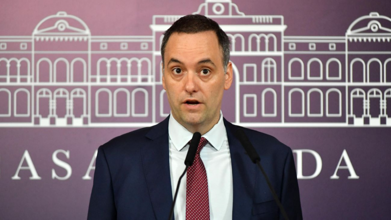 Adorni cruzó a la CGT y habló de "realidad paralela"