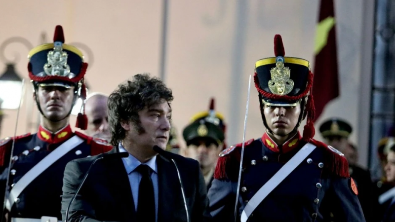 Milei evalúa indultar a militares condenados por delitos de lesa humanidad