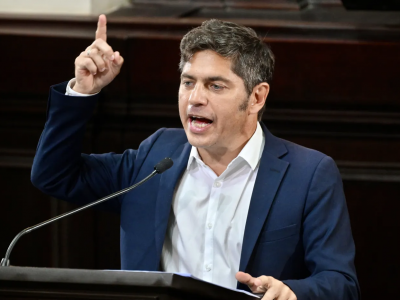 Kicillof se planta como candidato: "Una Argentina que no se arrodille ni se entregue"