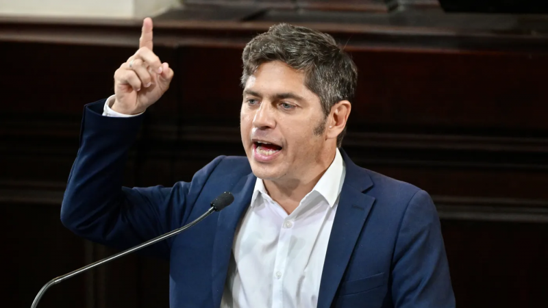 Kicillof se planta como candidato: "Una Argentina que no se arrodille ni se entregue"