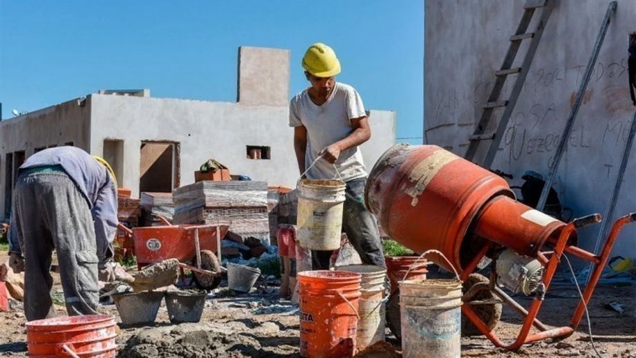 Ladrillos en pausa: la venta de insumos para la construcción cayó 2,7% en febrero
