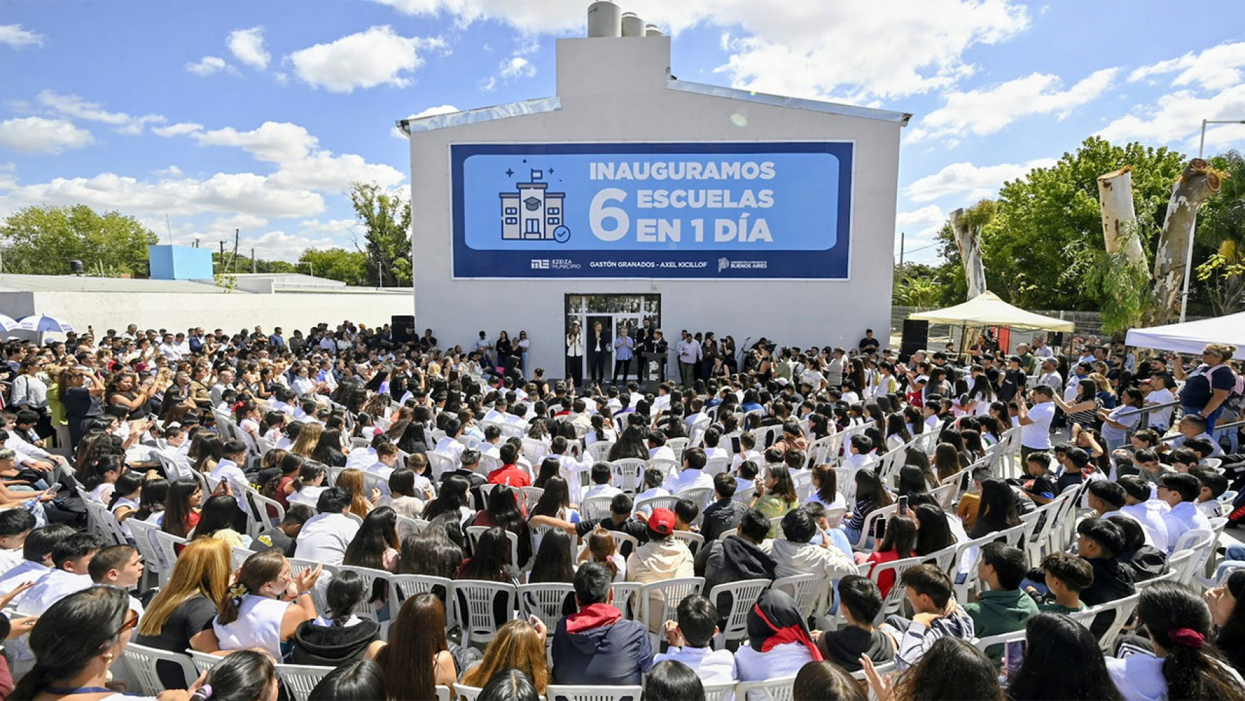 Kicillof inauguró seis escuelas en Ezeiza y volvió a marcar diferencias con Milei
