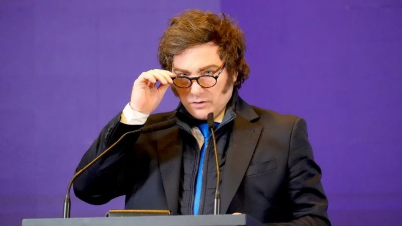 Milei contraataca: El plan para blindar a Adorni y frenar la caída en las encuestas