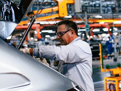 Abren retiros voluntarios en la planta dónde Peugeot y Citroën fabrican sus vehículos en Argentina