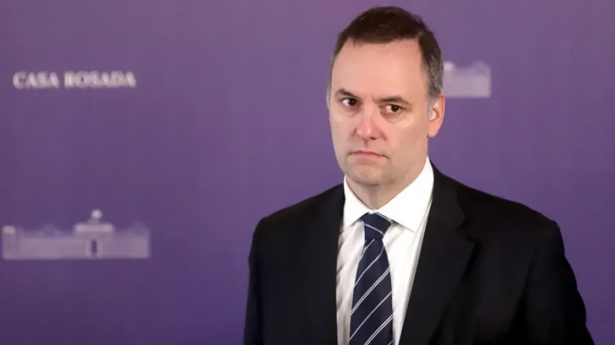 Impacto político: una encuesta señala que el 70% cree que Adorni es corrupto