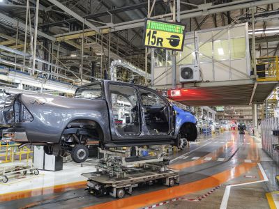 Otra automotriz en problemas: Toyota avisó a sus operarios que recortará 500 puestos de trabajo