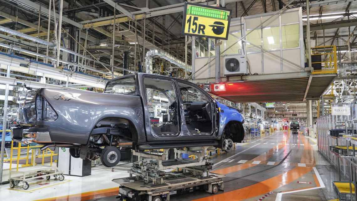 Otra automotriz en problemas: Toyota avisó a sus operarios que recortará 500 puestos de trabajo