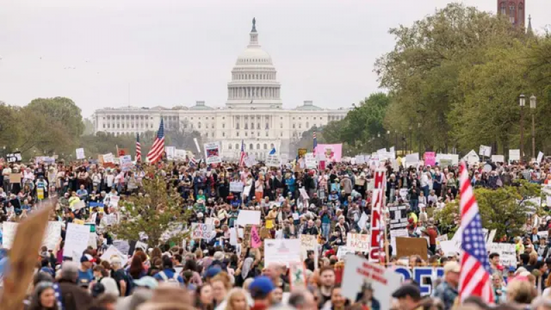 Multitudinarias marchas en EEUU contra la guerra impulsada por Trump y Netanyahu