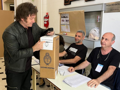 En medio de la incertidumbre económica, el Gobierno analiza adelantar las elecciones a 2027