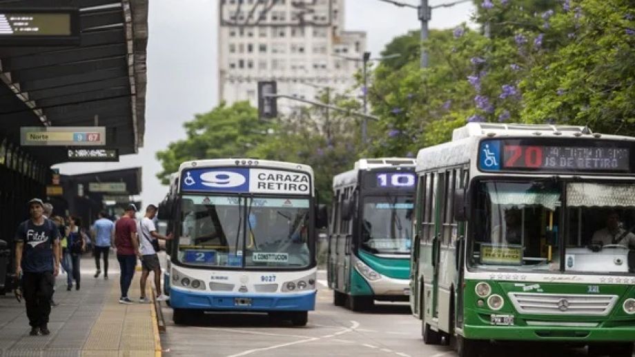 Rige el paro de la UTA: hay largas filas en las paradas y el servicio está paralizado en gran parte del AMBA