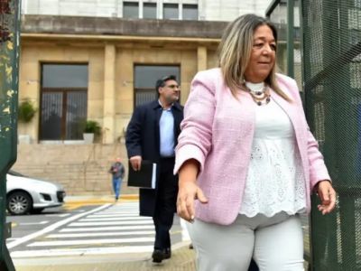 La escribana de Adorni volvió a Comodoro Py para entregar documentación y negó la existencia de préstamos en efectivo
