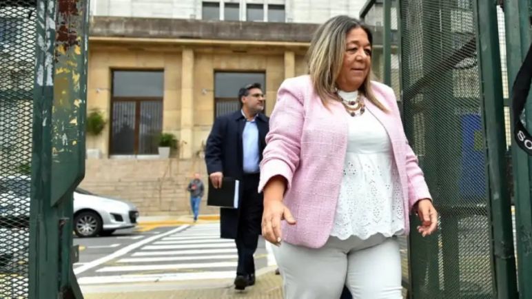 La escribana de Adorni volvió a Comodoro Py para entregar documentación y negó la existencia de préstamos en efectivo