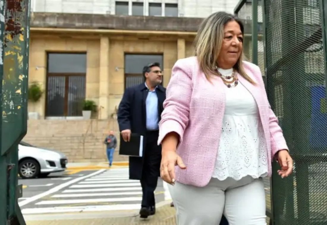 La escribana de Adorni volvió a Comodoro Py para entregar documentación y negó la existencia de préstamos en efectivo