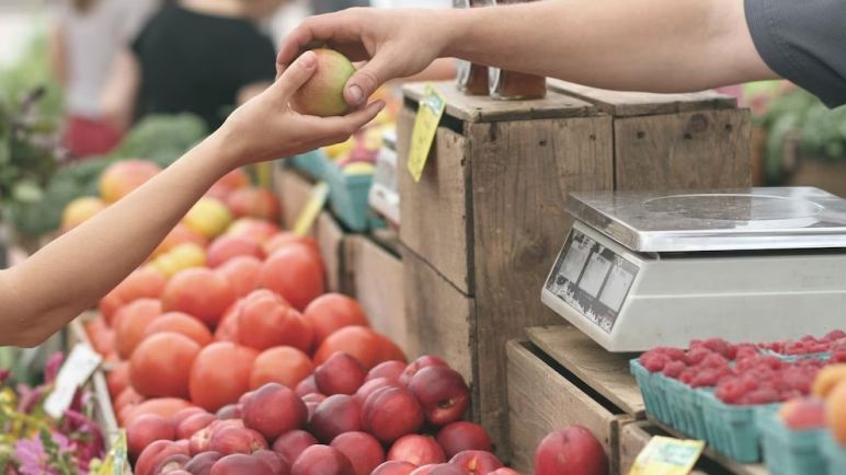 El consumo no repunta: las ventas minoristas cayeron en marzo y ya encadenan 11 meses de baja
