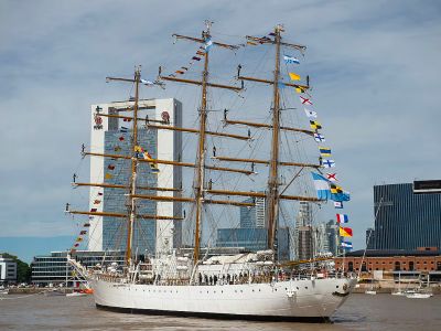 Zarpó la Fragata Libertad con 250 tripulantes en su 54° viaje de instrucción