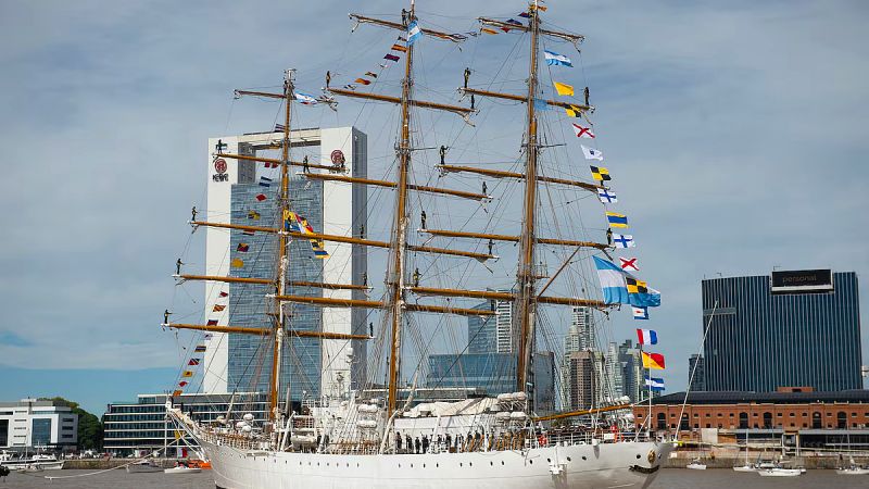 Zarpó la Fragata Libertad con 250 tripulantes en su 54° viaje de instrucción