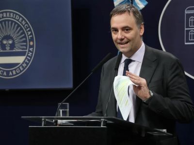 La imagen negativa de Milei supera el 55% y el "caso Adorni" golpea la credibilidad oficial