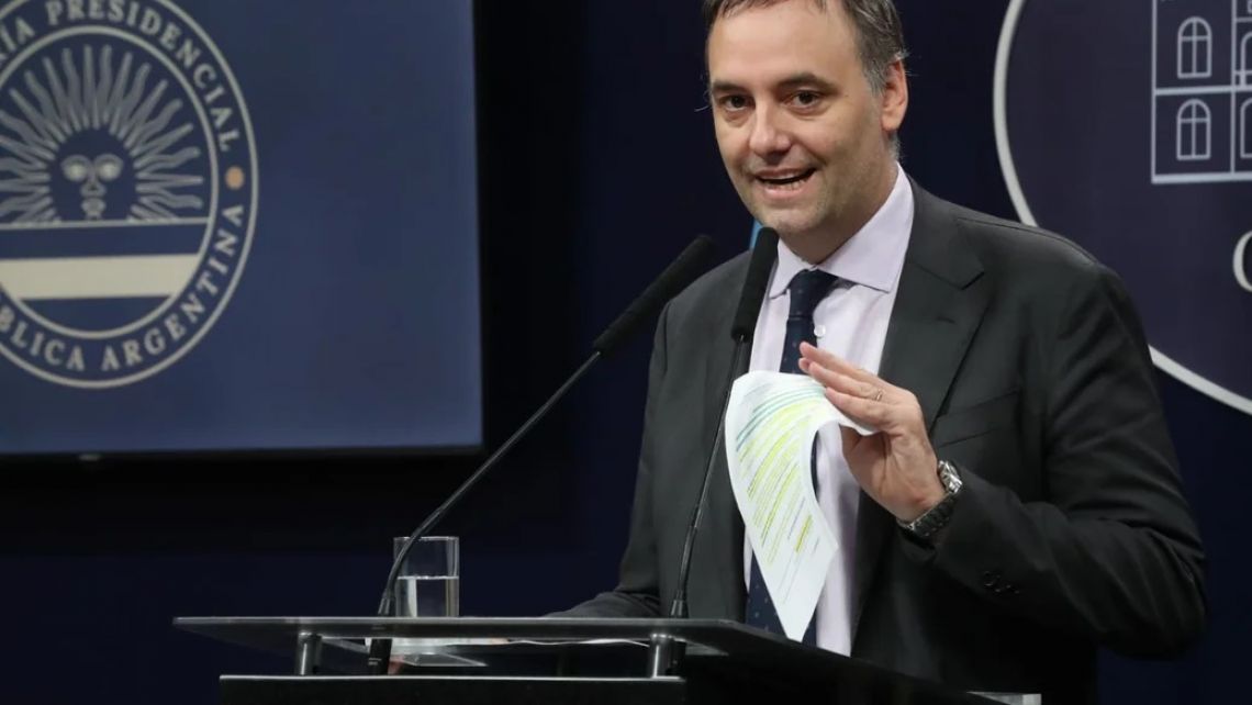 La imagen negativa de Milei supera el 55% y el "caso Adorni" golpea la credibilidad oficial